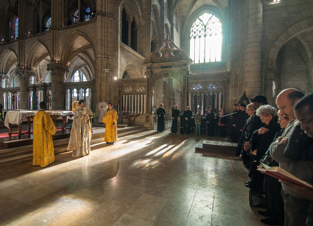 "Personne n'allume une lampe pour la recouvrir d'un pot ou pour la mettre sous un lit", homélie à la Basilique Saint-Rémi de Reims