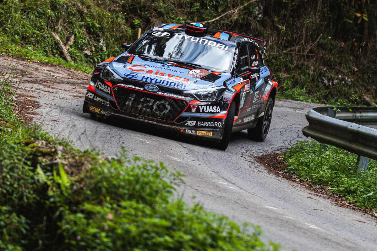 Iván Ares encabeza el primer doblete de Hyundai en el S-CER Iván Ares encabeza el primer doblete de Hyundai en el S-CER