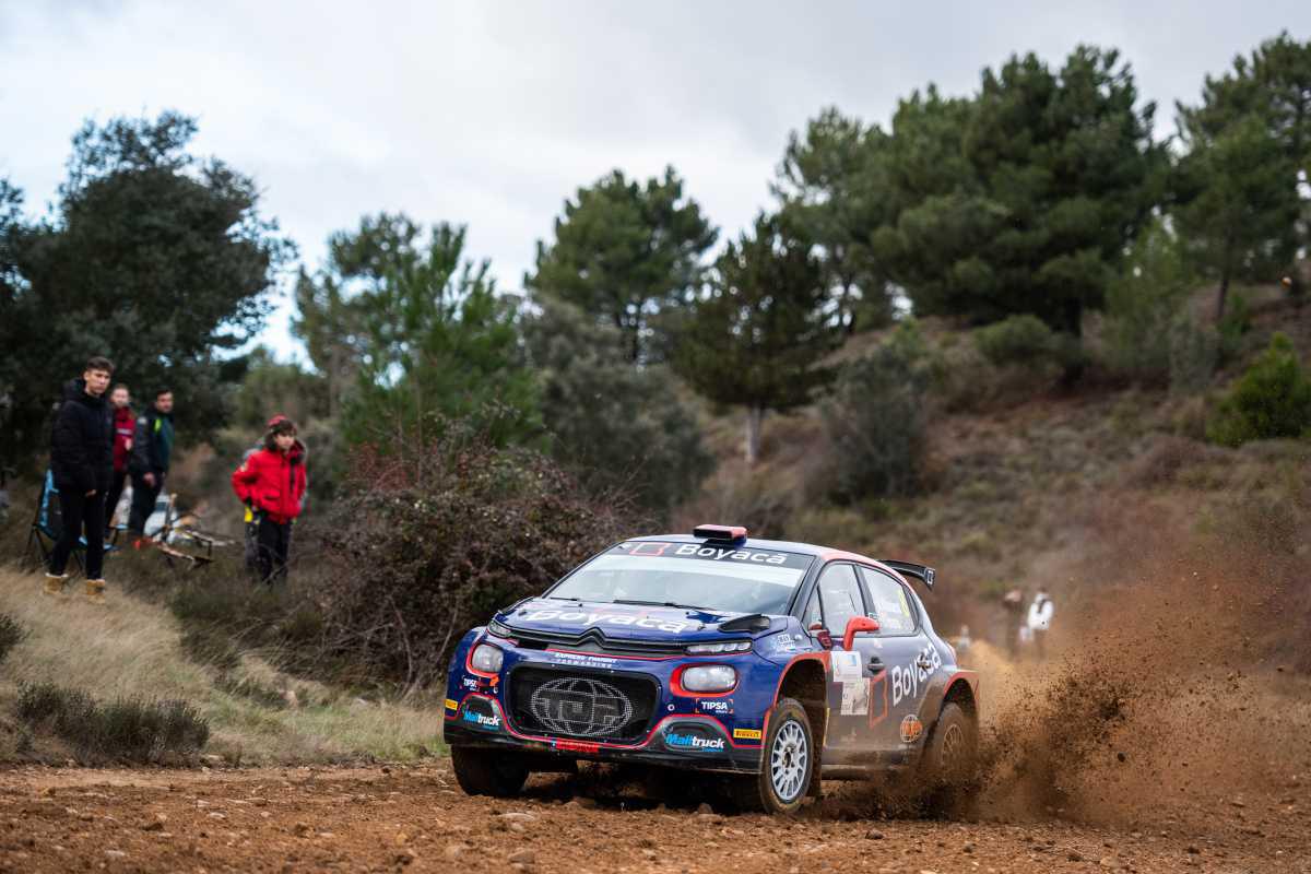 Primer triunfo de Alexander Villanueva y subcampeonato para Jan Solans Primer triunfo de Alexander Villanueva y subcampeonato para Jan Solans