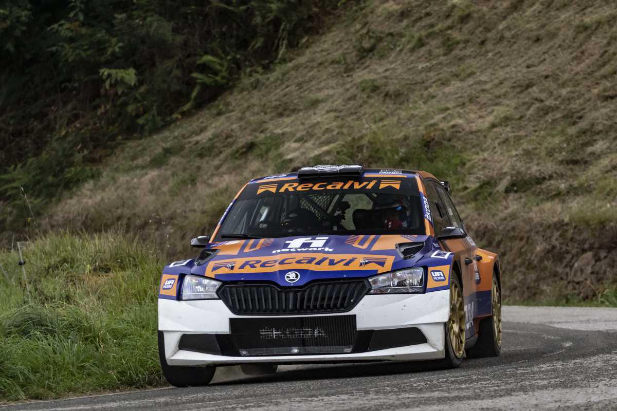 'Cohete' Suárez rueda en casa con el Škoda Fabia Rally2 Evo del Recalvi Team