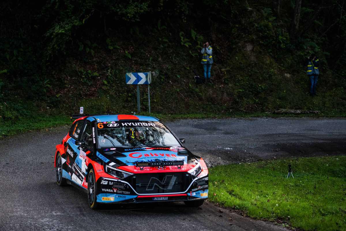 Iván Ares toma la delantera en los primeros tramos Iván Ares toma la delantera en los primeros tramos