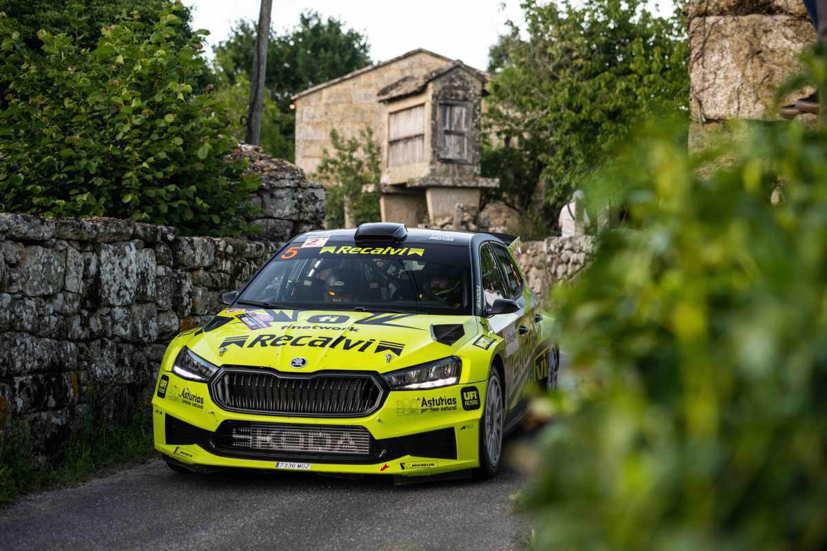 'Cohete' Suárez se destaca en cabeza 'Cohete' Suárez se destaca en cabeza