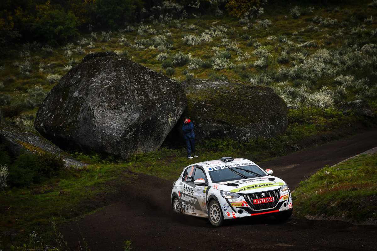 Hugo Lopes, primer líder de la Peugeot Rally Cup Ibérica