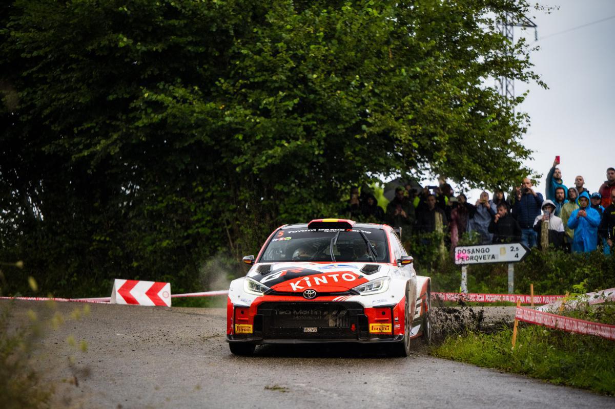 Alejandro Cachón se destaca bajo la lluvia Alejandro Cachón se destaca bajo la lluvia
