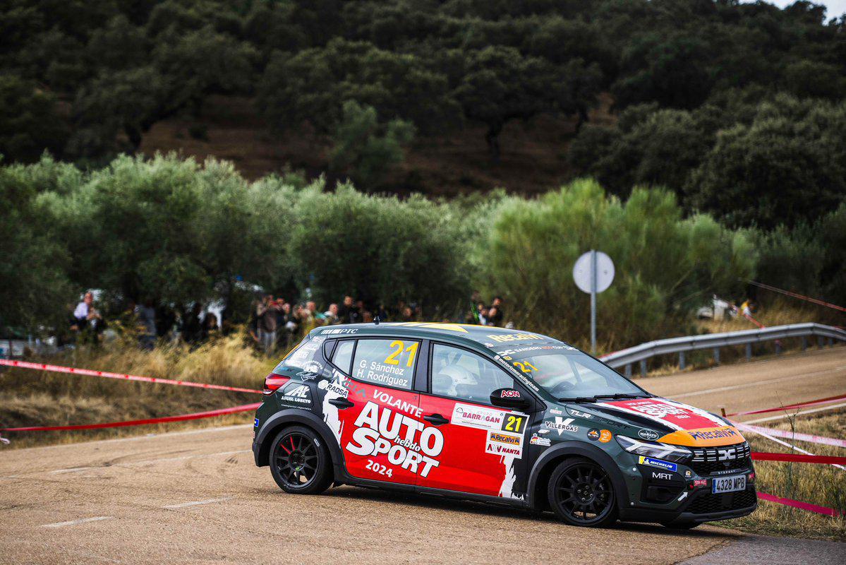 Hugo Rodríguez continúa su racha triunfal en la Sandero Eco Cup Spain