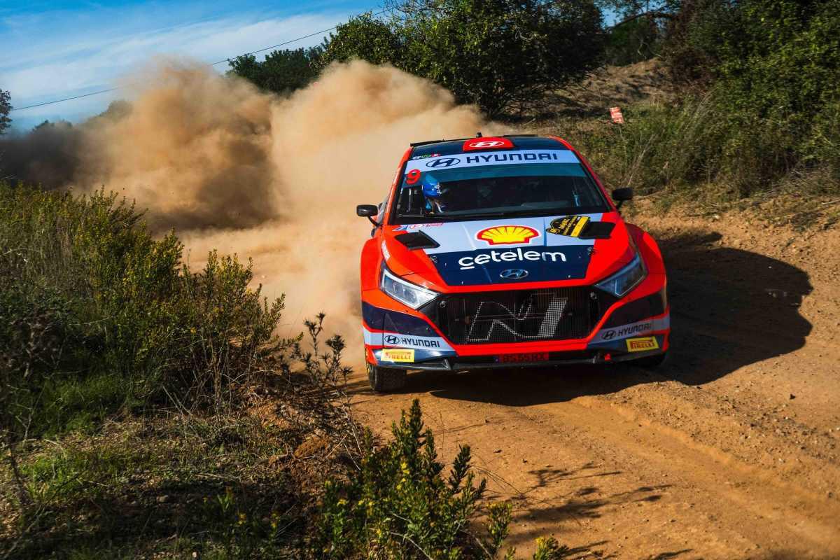 Más de medio centenar de equipos en la gran fiesta del motor de Utiel Más de medio centenar de equipos en la gran fiesta del motor de Utiel