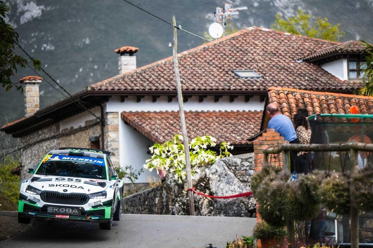 José Antonio Suárez sella su cuarta corona en un Rallye Villa de Llanes teñido de luto José Antonio Suárez sella su cuarta corona en un Rallye Villa de Llanes teñido de luto
