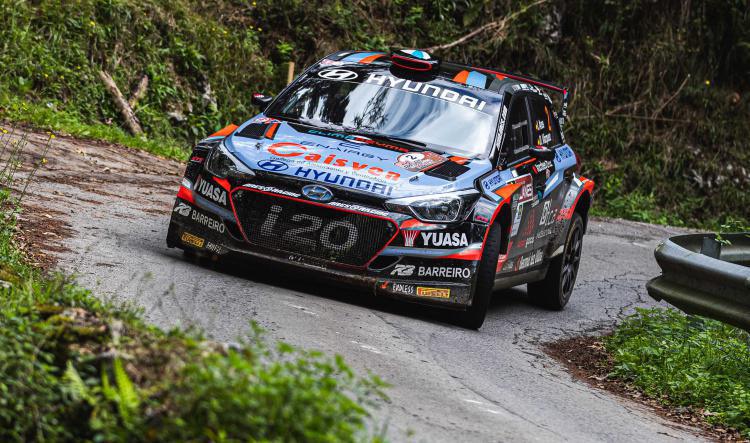 Iván Ares encabeza el primer doblete de Hyundai en el S-CER