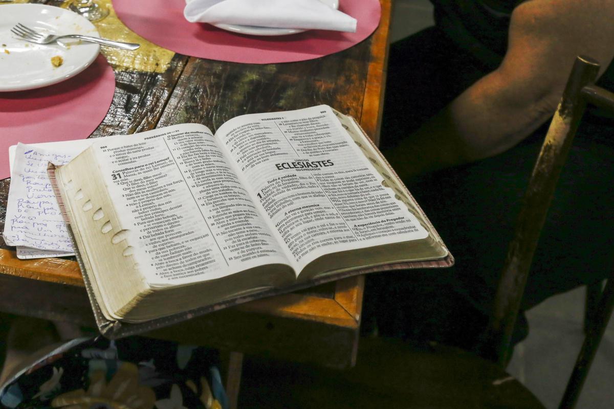 Merenungkan Firman Merenungkan Firman