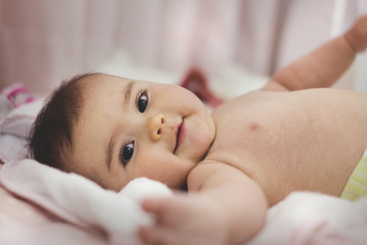 Kebiasaan Mencium Bayi Berbahaya?! Kebiasaan Mencium Bayi Berbahaya?!