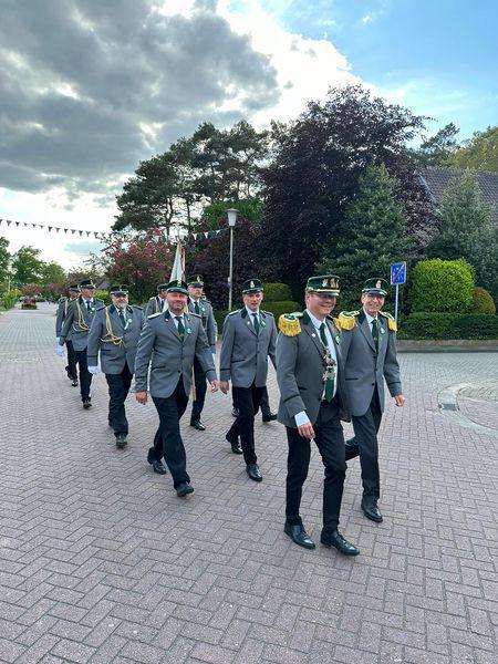 80 Bürgerschützen beim Jubelfest in Schepsdorf 80 Bürgerschützen beim Jubelfest in Schepsdorf