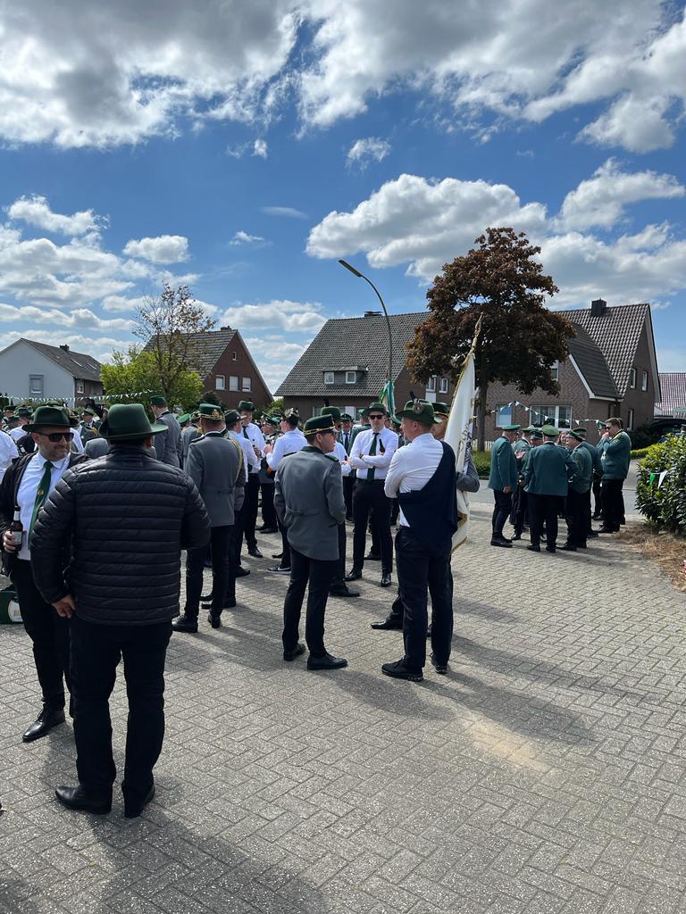 80 Bürgerschützen beim Jubelfest in Schepsdorf 80 Bürgerschützen beim Jubelfest in Schepsdorf