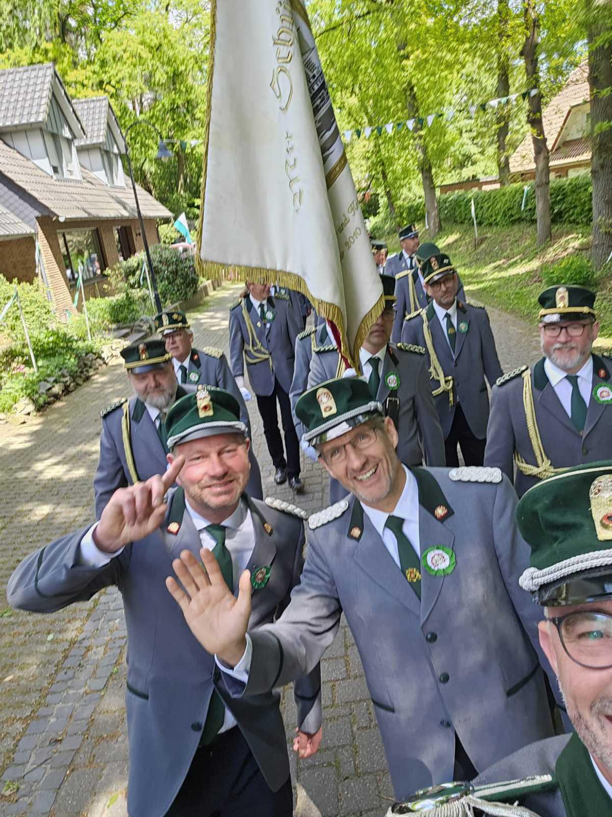 80 Bürgerschützen beim Jubelfest in Schepsdorf 80 Bürgerschützen beim Jubelfest in Schepsdorf