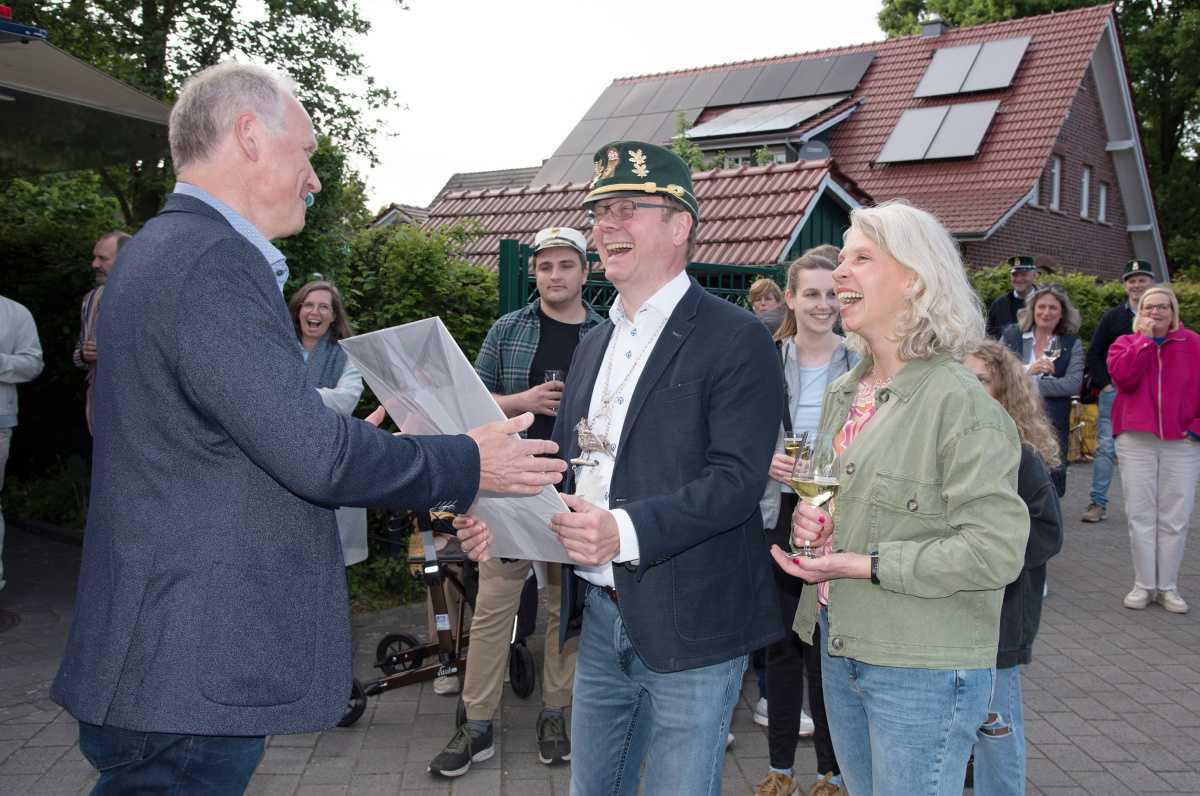 Bögen bei König und Königin hängen Bögen bei König und Königin hängen