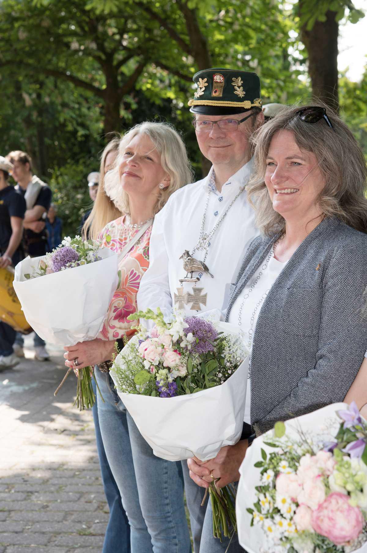 Bögen bei König und Königin hängen Bögen bei König und Königin hängen