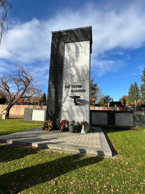 Gefallenenehrung am Volkstrauertag Gefallenenehrung am Volkstrauertag