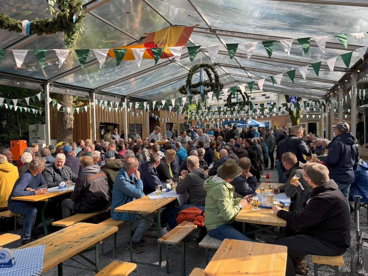 Die Stadt ist geschmückt Die Stadt ist geschmückt