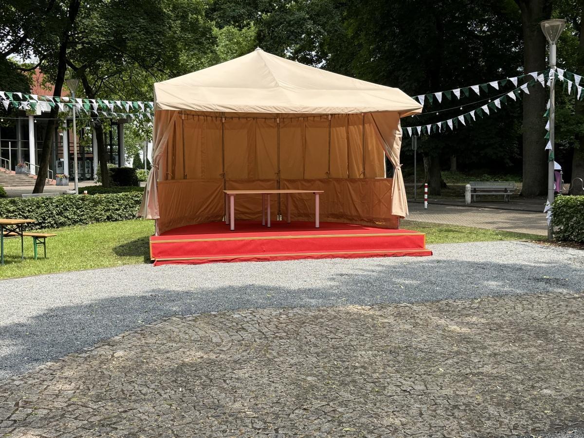 Die Stadt ist geschmückt Die Stadt ist geschmückt