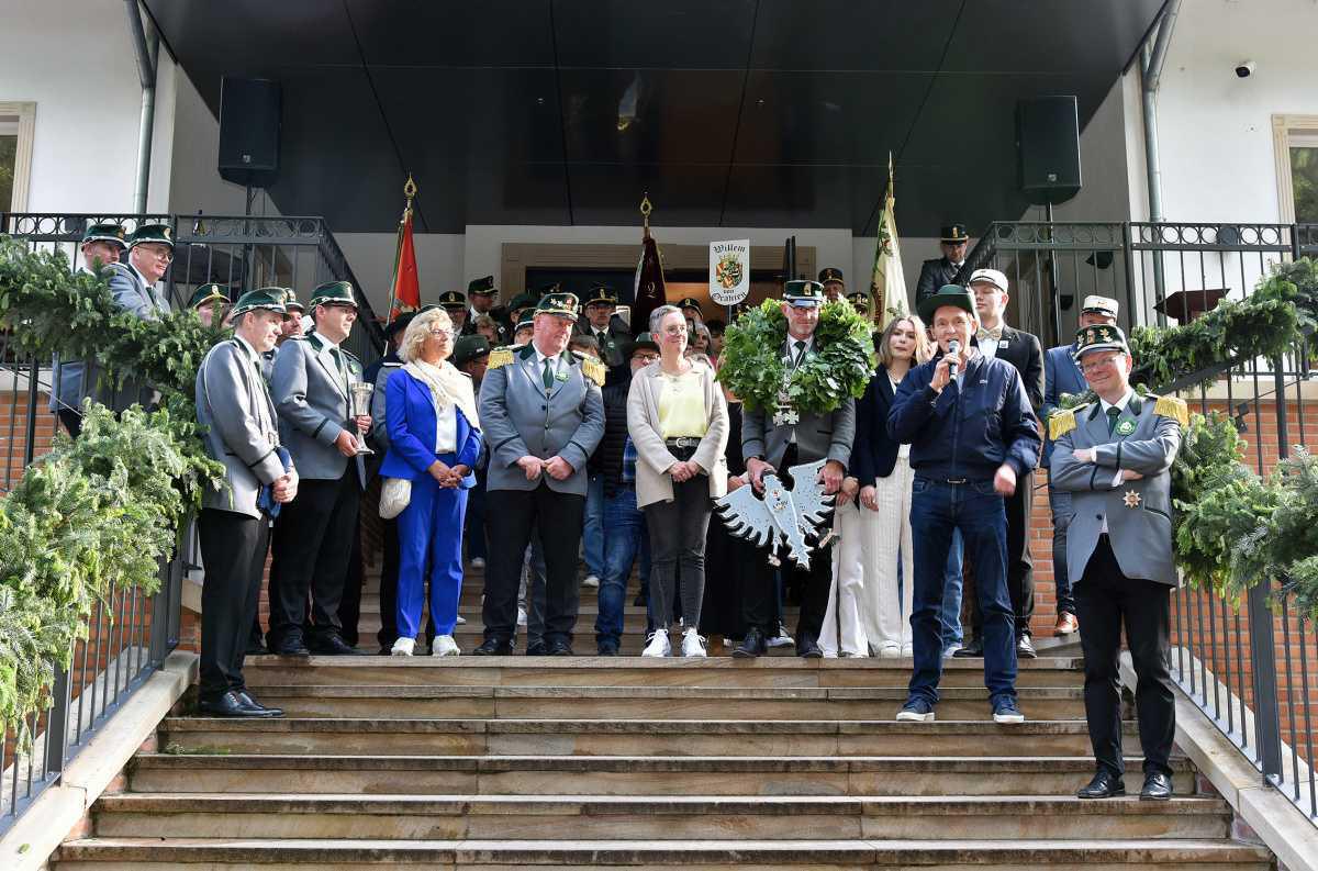 Ingo Neugebauer ist neuer König der Lingener Bürgerschützen Ingo Neugebauer ist neuer König der Lingener Bürgerschützen