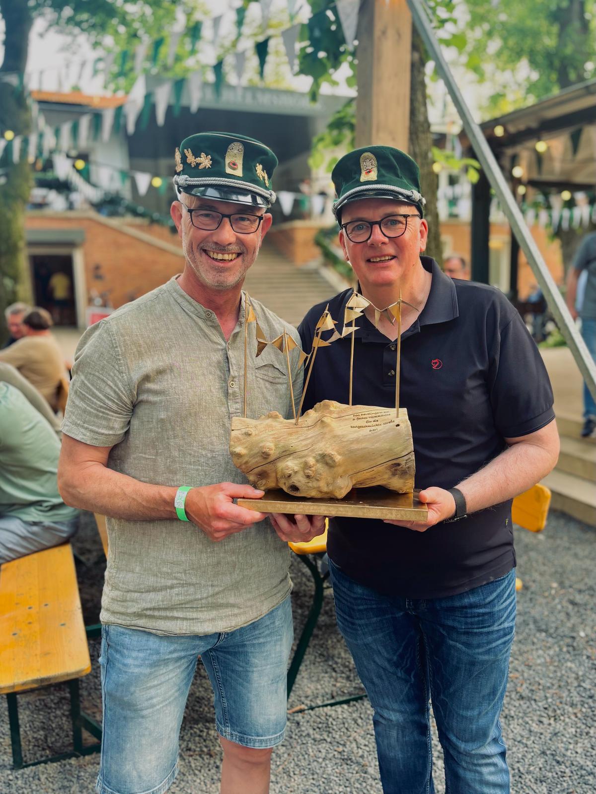 950 Liter Freibier - starker Auftakt beim Stadtschmücken 950 Liter Freibier - starker Auftakt beim Stadtschmücken