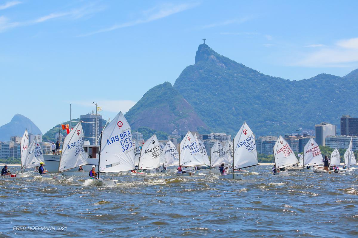 Campeões brasileiros de Optimist são definidos no Rio de Janeiro (RJ)