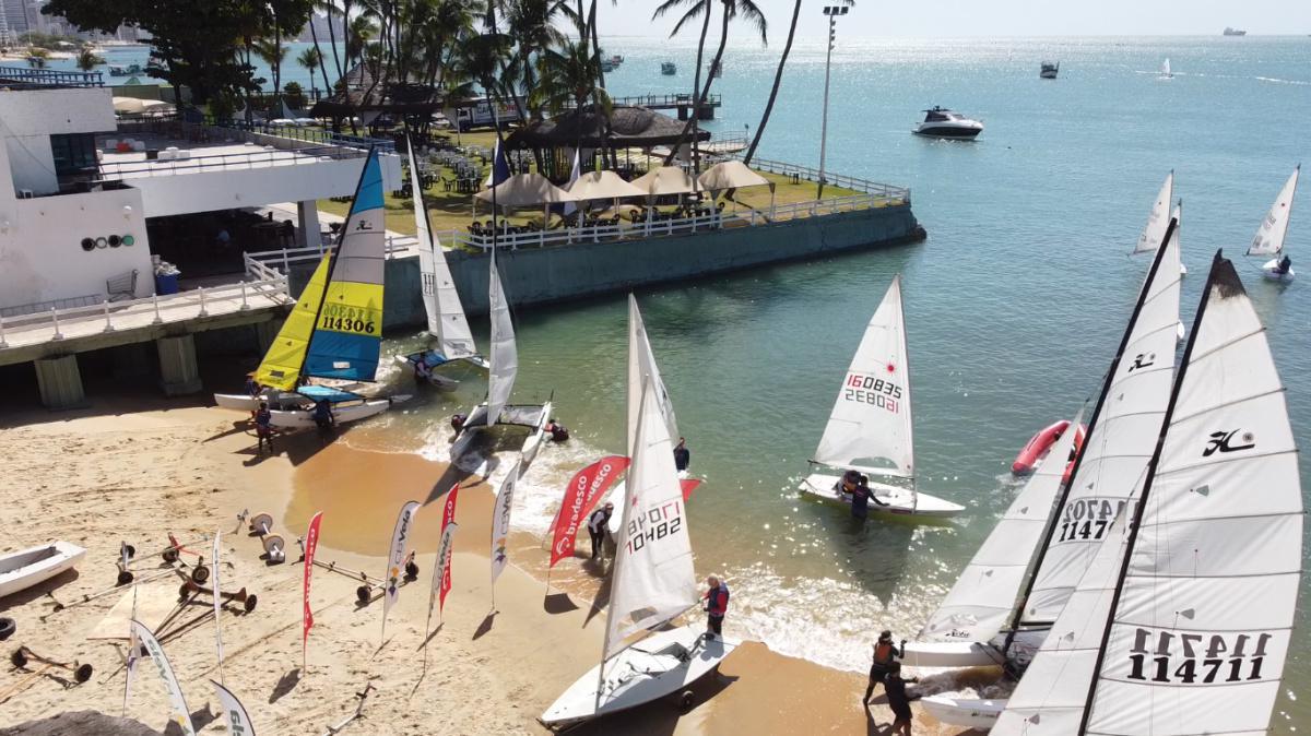 Primeira edição da Copa Brasil de Vela de Praia reúne 81 velejadores no Ceará Primeira edição da Copa Brasil de Vela de Praia reúne 81 velejadores no Ceará