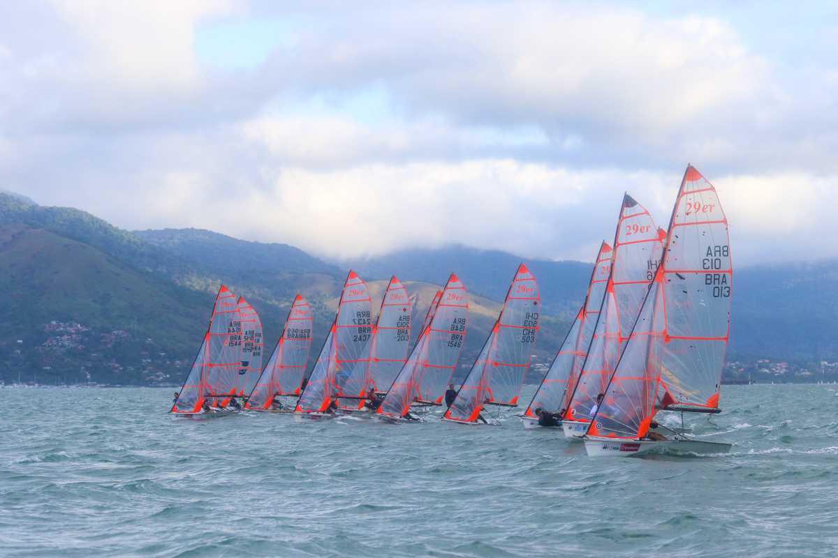 Vento forte marca primeiro dia de regatas da Copa Brasil de Vela 2021 em Ilhabela (SP) Vento forte marca primeiro dia de regatas da Copa Brasil de Vela 2021 em Ilhabela (SP)