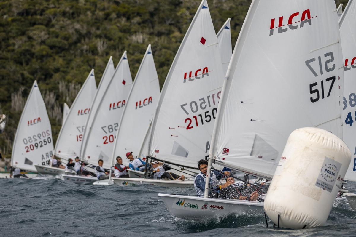 Copa Brasil de Vela de Praia reúne mais de 150 velejadores em Arraial do Cabo (RJ) Copa Brasil de Vela de Praia reúne mais de 150 velejadores em Arraial do Cabo (RJ)