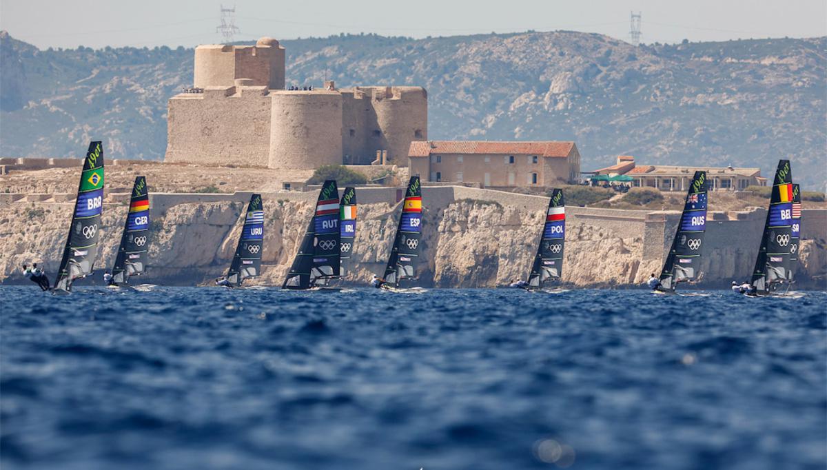 Vela Brasileira estreia em Paris 2024 com as duplas de 49er
