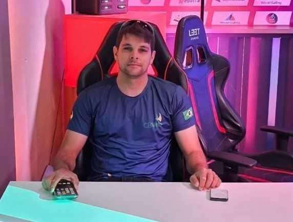 Samuel Solano: das velas reais ao domínio virtual Samuel Solano: das velas reais ao domínio virtual