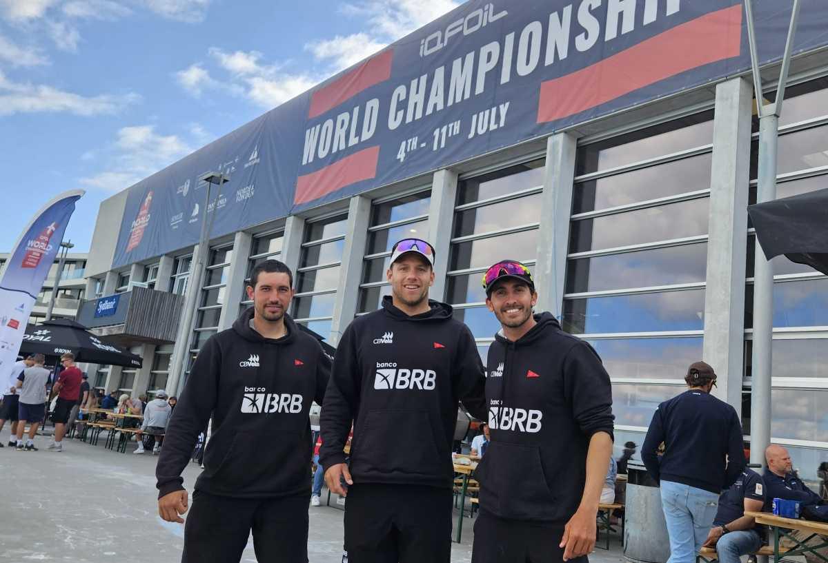 Mateus Isaac fecha Mundial de iQFoil em quarto lugar