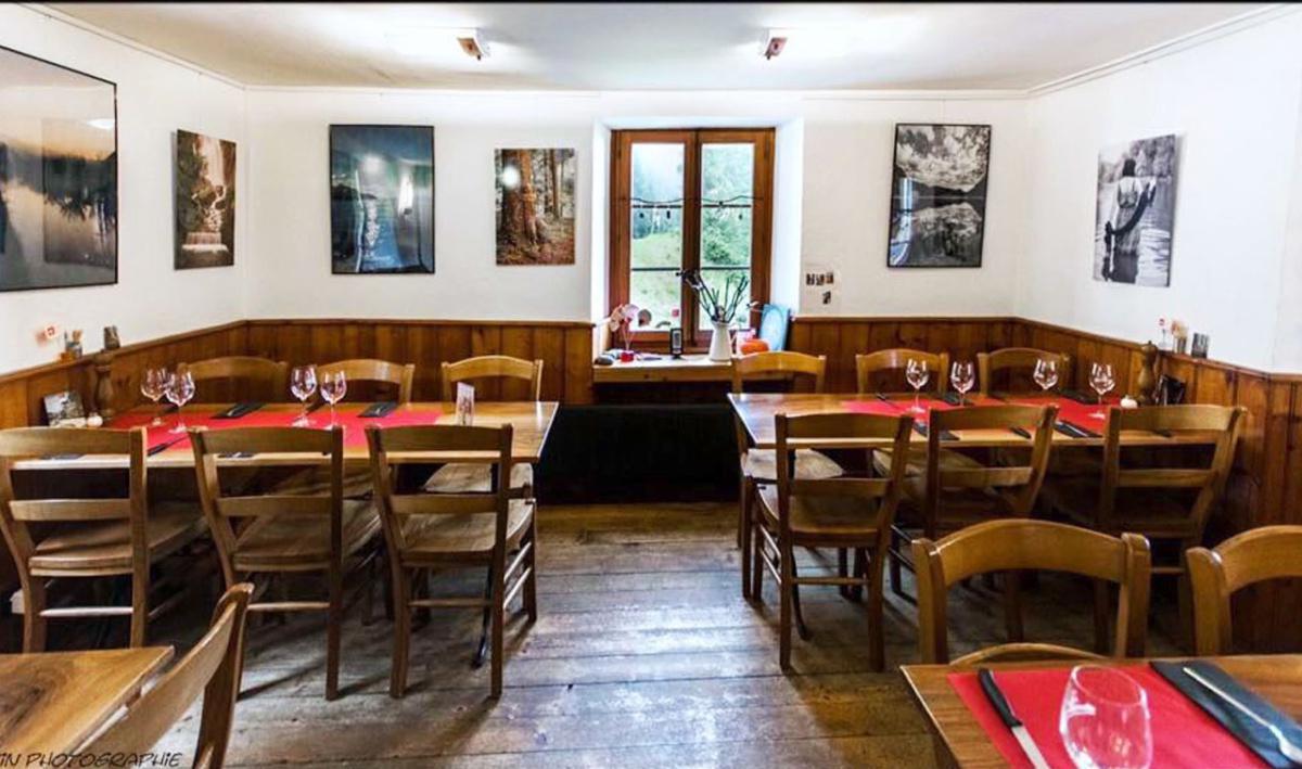 Le Drapeau Suisse Le Drapeau Suisse