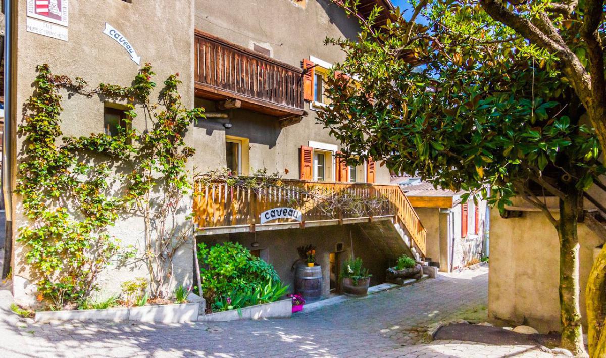 Cave Philippe et Véronyc Mettaz Cave Philippe et Véronyc Mettaz