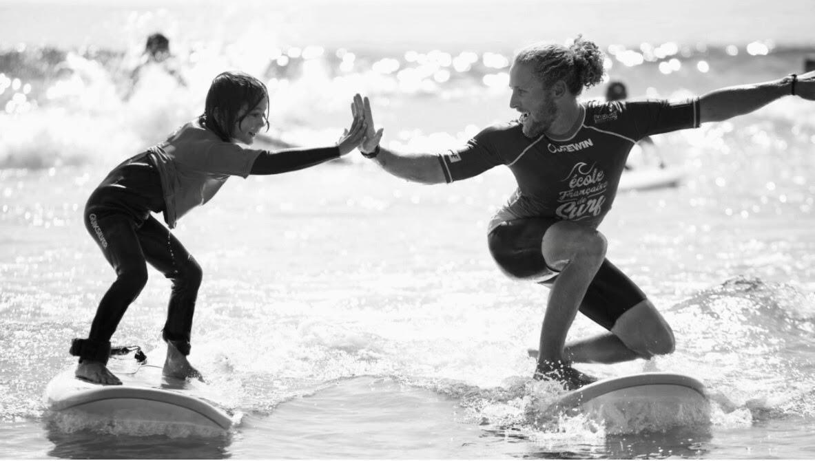 Antoine Bernars - gérant de l’école de surf du nord  Antoine Bernars - gérant de l’école de surf du nord