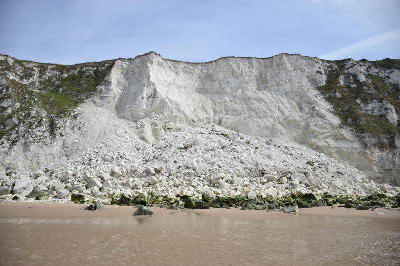 Cap Blanc-Nez : une partie de la falaise s’est effondrée, d’autres éboulements possibles Cap Blanc-Nez : une partie de la falaise s’est effondrée, d’autres éboulements possibles