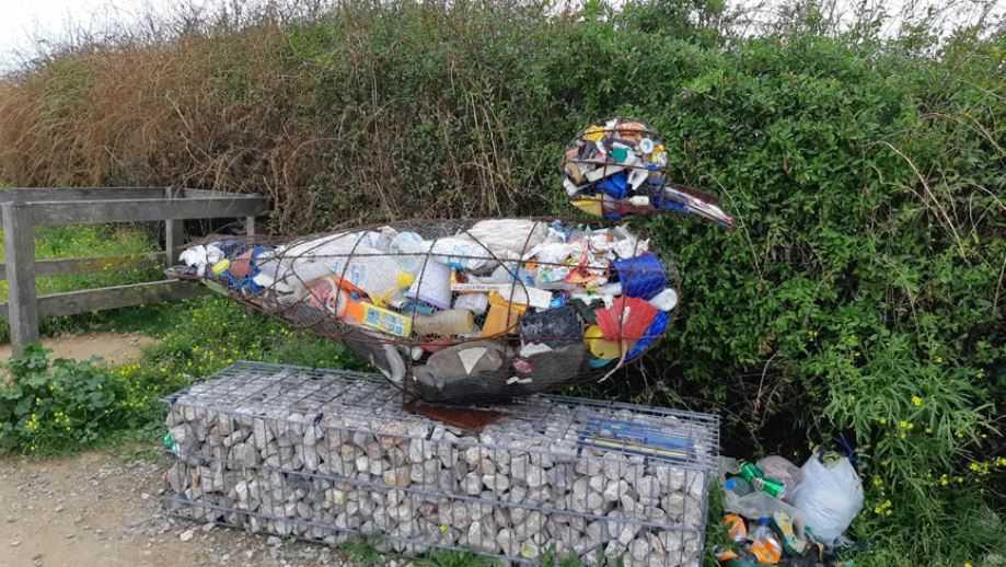 Côte d'Opale : des œuvres d'art fabriquées en déchets plastiques, pour sensibiliser le grand public Côte d'Opale : des œuvres d'art fabriquées en déchets plastiques, pour sensibiliser le grand public