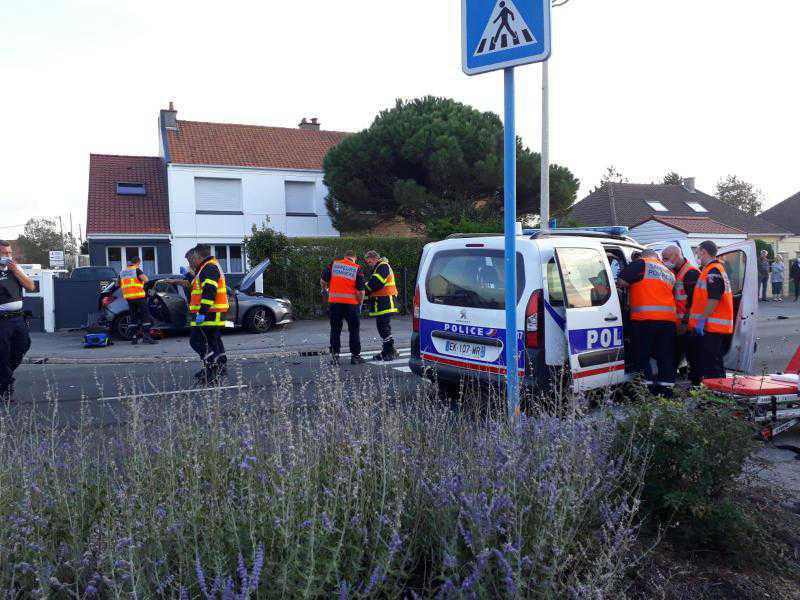 Sangatte: violente collision avec une voiture de police, six blessés Sangatte: violente collision avec une voiture de police, six blessés