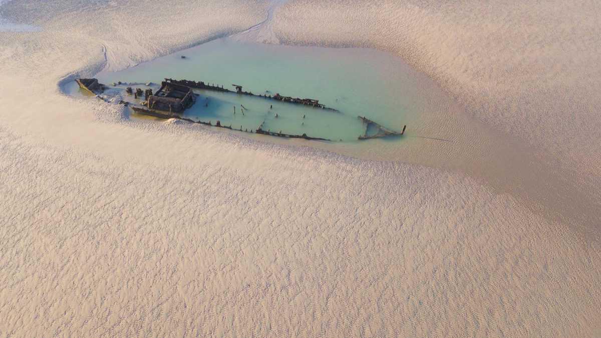Les photos époustouflantes de l’épave d’un chalutier échoué sur la plage de Tardinghen depuis 104 ans