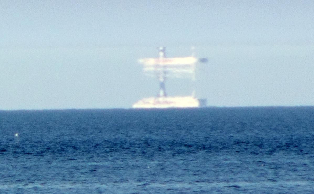 Illusion d’optique: un bateau qui «vole» au-dessus de la Manche?