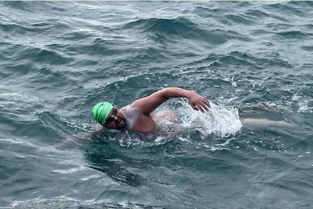 VIDEO - Nage extrême : Stève « le phoque » Stievenart a battu un record en traversant la Manche VIDEO - Nage extrême : Stève « le phoque » Stievenart a battu un record en traversant la Manche