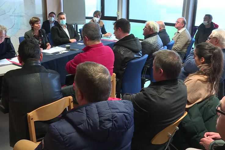 "Le combat continue" : au Cap Gris-Nez, visite surprise de la ministre de la Mer aux pêcheurs du Boulonnais dépourvus de licence "Le combat continue" : au Cap Gris-Nez, visite surprise de la ministre de la Mer aux pêcheurs du Boulonnais dépourvus de licence