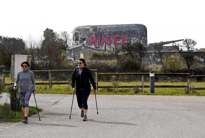 Côte d’Opale : le sentier du bois d’Haringzelles, vestige de la guerre Côte d’Opale : le sentier du bois d’Haringzelles, vestige de la guerre