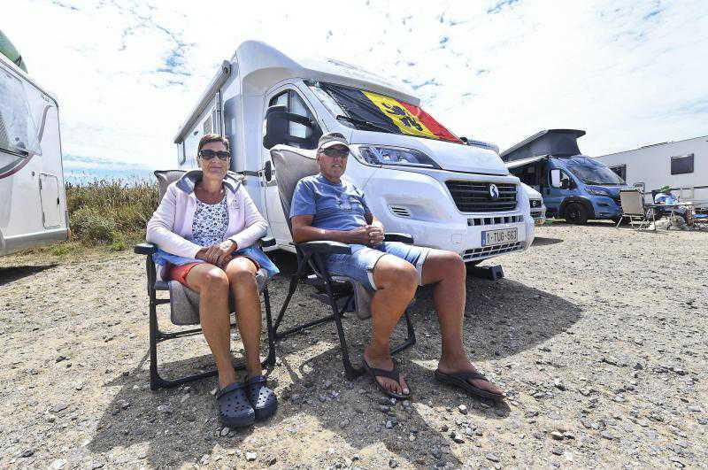 À la veille du Tour de France à Calais, les touristes investissent le cap Blanc-Nez À la veille du Tour de France à Calais, les touristes investissent le cap Blanc-Nez