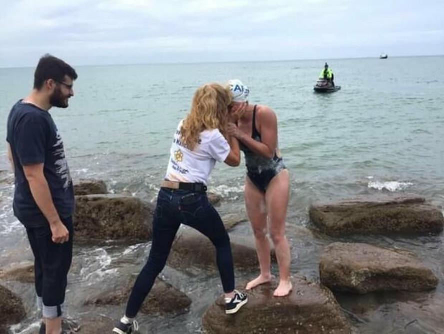 Marion Joffle, après sa traversée de la Manche à la nage : «Quand j’ai vu ma mère, j’étais obligée d’aller au bout» Marion Joffle, après sa traversée de la Manche à la nage : «Quand j’ai vu ma mère, j’étais obligée d’aller au bout»