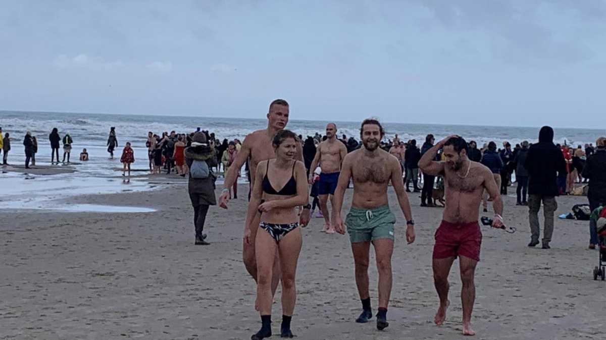 Wissant : 300 baigneurs se sont lancés à l’eau en cette première journée de 2023 ! Wissant : 300 baigneurs se sont lancés à l’eau en cette première journée de 2023 !