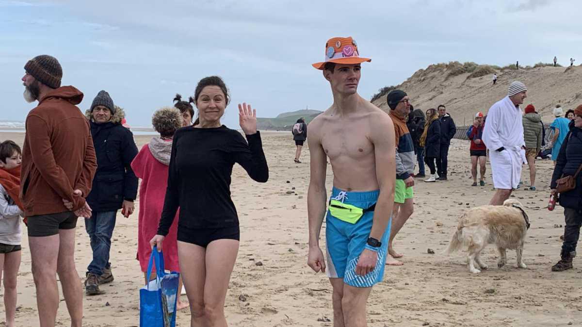 Wissant : 300 baigneurs se sont lancés à l’eau en cette première journée de 2023 ! Wissant : 300 baigneurs se sont lancés à l’eau en cette première journée de 2023 !