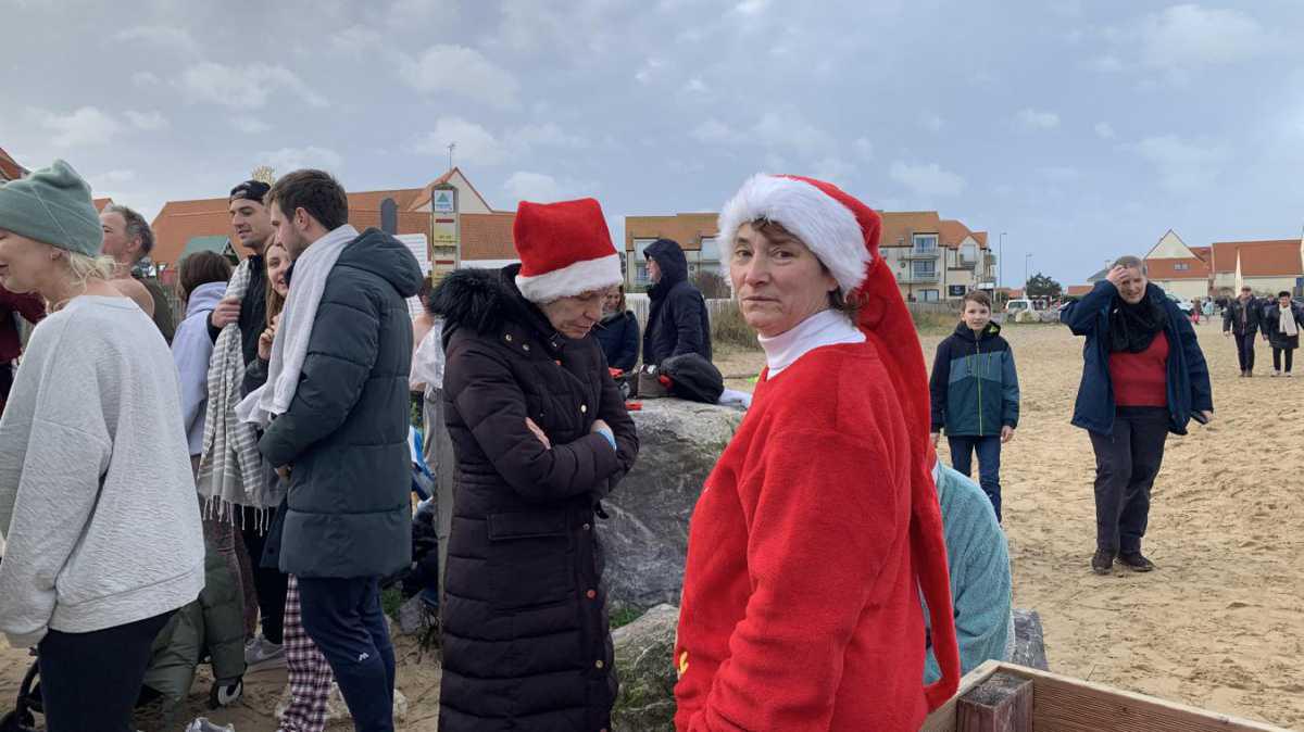 Wissant : 300 baigneurs se sont lancés à l’eau en cette première journée de 2023 ! Wissant : 300 baigneurs se sont lancés à l’eau en cette première journée de 2023 !