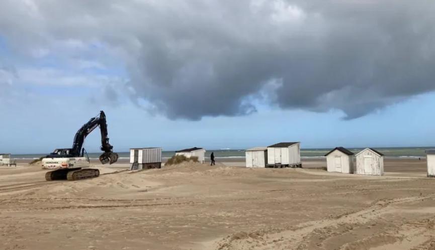La démolition des 16 derniers chalets de la plage de Blériot a commencé : "notre magnifique plage est laissée à l'abandon"