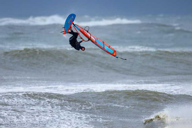 Tempête Ciaran: Jules Denel, Sylvain Bourlard, Nicolas Quéméner and friends face aux éléments déchaînés ! Tempête Ciaran: Jules Denel, Sylvain Bourlard, Nicolas Quéméner and friends face aux éléments déchaînés !