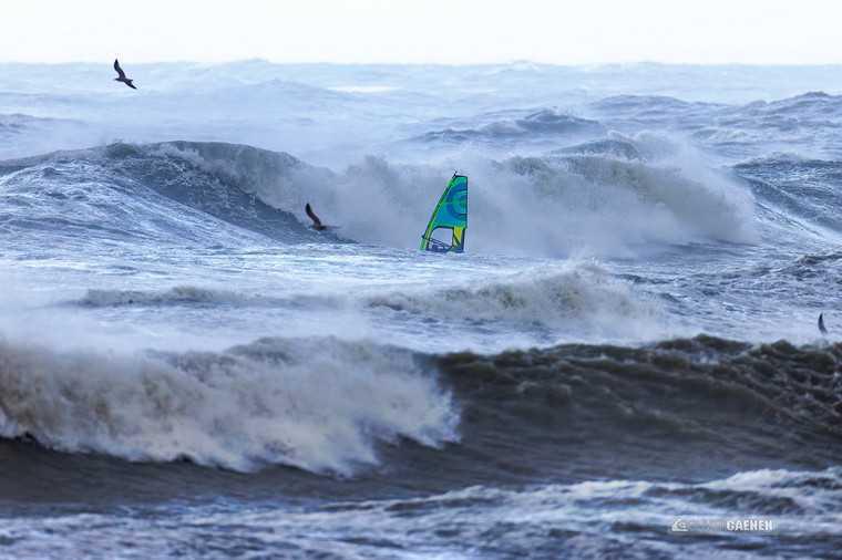 Tempête Ciaran: Jules Denel, Sylvain Bourlard, Nicolas Quéméner and friends face aux éléments déchaînés ! Tempête Ciaran: Jules Denel, Sylvain Bourlard, Nicolas Quéméner and friends face aux éléments déchaînés !